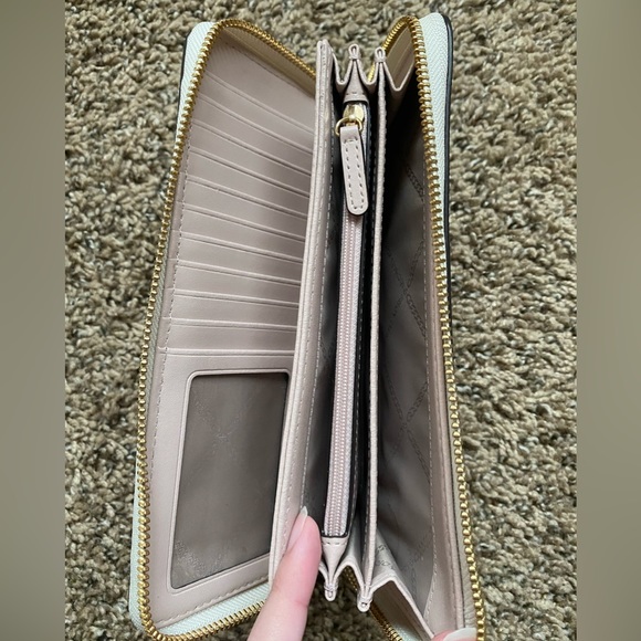 Michael Kors wristlet wallet - Picture 4 of 11